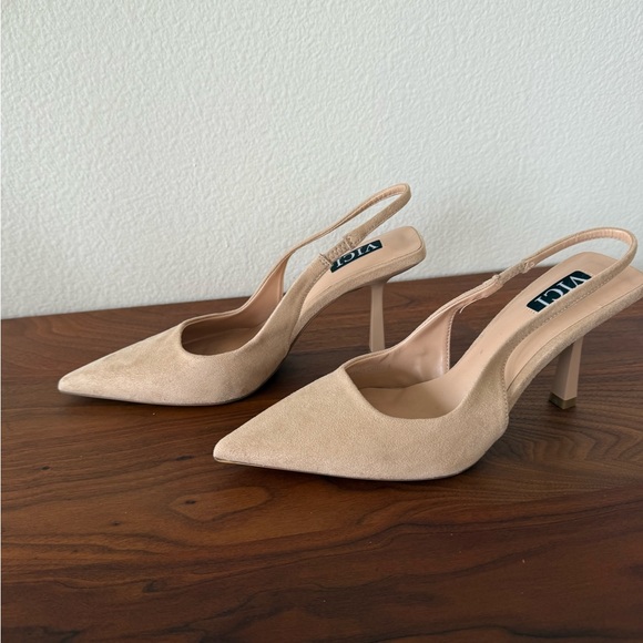 VICI - Suede-like Pumps - Picture 3 of 5